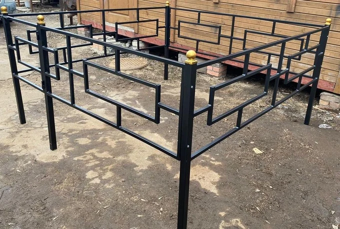 Ограды и скамейки